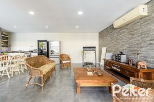 Casa à venda com 301m², 4 dormitórios, 1 suíte, 3 vagas, no bairro Ipanema em Porto Alegre