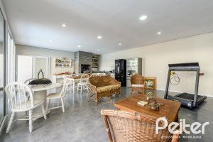 Casa à venda com 301m², 4 dormitórios, 1 suíte, 3 vagas, no bairro Ipanema em Porto Alegre