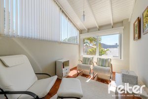 Casa à venda com 301m², 4 dormitórios, 1 suíte, 3 vagas, no bairro Ipanema em Porto Alegre