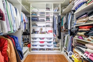 Casa à venda com 301m², 4 dormitórios, 1 suíte, 3 vagas, no bairro Ipanema em Porto Alegre