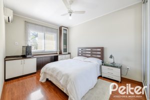 Casa à venda com 301m², 4 dormitórios, 1 suíte, 3 vagas, no bairro Ipanema em Porto Alegre