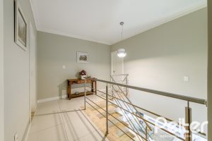 Casa à venda com 301m², 4 dormitórios, 1 suíte, 3 vagas, no bairro Ipanema em Porto Alegre