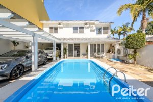 Casa à venda com 301m², 4 dormitórios, 1 suíte, 3 vagas, no bairro Ipanema em Porto Alegre