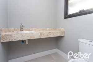 Casa à venda com 177m², 3 dormitórios, 3 suítes, 4 vagas, no bairro Tristeza em Porto Alegre