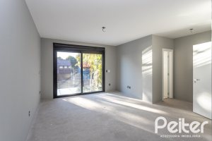 Casa à venda com 177m², 3 dormitórios, 3 suítes, 4 vagas, no bairro Tristeza em Porto Alegre