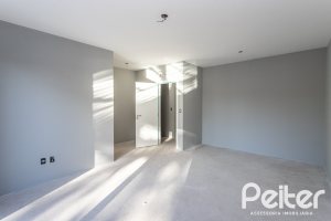 Casa à venda com 177m², 3 dormitórios, 3 suítes, 4 vagas, no bairro Tristeza em Porto Alegre