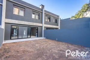 Casa à venda com 177m², 3 dormitórios, 3 suítes, 4 vagas, no bairro Tristeza em Porto Alegre