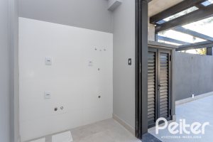Casa à venda com 177m², 3 dormitórios, 3 suítes, 4 vagas, no bairro Tristeza em Porto Alegre