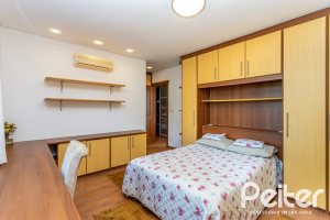 Casa em Condomínio à venda com 384m², 3 dormitórios, 3 suítes, 4 vagas, no bairro Terra Ville em PORTO ALEGRE