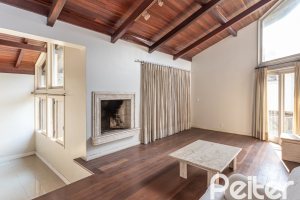 Casa em Condomínio à venda com 450m², 3 dormitórios, 1 suíte, 6 vagas, no bairro Cavalhada em PORTO ALEGRE