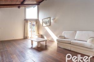 Casa em Condomínio à venda com 450m², 3 dormitórios, 1 suíte, 6 vagas, no bairro Cavalhada em PORTO ALEGRE