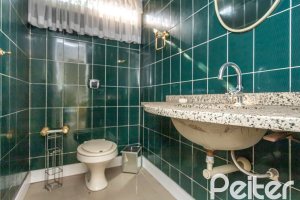 Casa em Condomínio à venda com 450m², 3 dormitórios, 1 suíte, 6 vagas, no bairro Cavalhada em PORTO ALEGRE