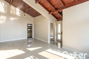 Casa em Condomínio à venda com 450m², 3 dormitórios, 1 suíte, 6 vagas, no bairro Cavalhada em PORTO ALEGRE