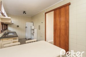 Casa em Condomínio à venda com 450m², 3 dormitórios, 1 suíte, 6 vagas, no bairro Cavalhada em PORTO ALEGRE