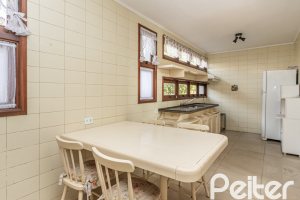 Casa em Condomínio à venda com 450m², 3 dormitórios, 1 suíte, 6 vagas, no bairro Cavalhada em PORTO ALEGRE