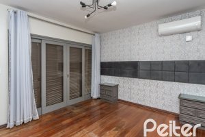 Casa em Condomínio à venda com 450m², 3 dormitórios, 1 suíte, 6 vagas, no bairro Cavalhada em PORTO ALEGRE