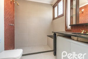 Casa em Condomínio à venda com 450m², 3 dormitórios, 1 suíte, 6 vagas, no bairro Cavalhada em PORTO ALEGRE