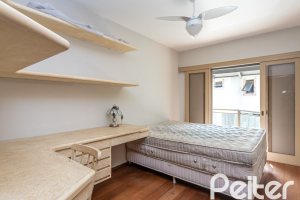 Casa em Condomínio à venda com 450m², 3 dormitórios, 1 suíte, 6 vagas, no bairro Cavalhada em PORTO ALEGRE