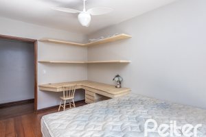 Casa em Condomínio à venda com 450m², 3 dormitórios, 1 suíte, 6 vagas, no bairro Cavalhada em PORTO ALEGRE