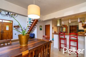 Casa à venda com 210m², 3 dormitórios, 3 suítes, 3 vagas, no bairro Ponta Grossa em Porto Alegre