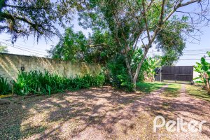 Casa à venda com 210m², 3 dormitórios, 3 suítes, 3 vagas, no bairro Ponta Grossa em Porto Alegre