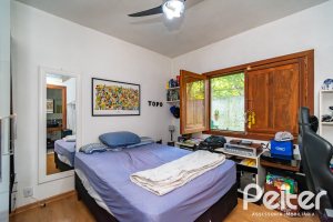 Casa à venda com 210m², 3 dormitórios, 3 suítes, 3 vagas, no bairro Ponta Grossa em Porto Alegre