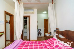 Casa à venda com 210m², 3 dormitórios, 3 suítes, 3 vagas, no bairro Ponta Grossa em Porto Alegre