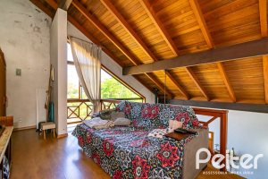 Casa à venda com 210m², 3 dormitórios, 3 suítes, 3 vagas, no bairro Ponta Grossa em Porto Alegre