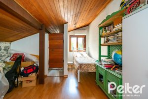 Casa à venda com 210m², 3 dormitórios, 3 suítes, 3 vagas, no bairro Ponta Grossa em Porto Alegre