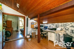 Casa à venda com 210m², 3 dormitórios, 3 suítes, 3 vagas, no bairro Ponta Grossa em Porto Alegre