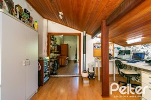 Casa à venda com 210m², 3 dormitórios, 3 suítes, 3 vagas, no bairro Ponta Grossa em Porto Alegre