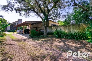 Casa à venda com 210m², 3 dormitórios, 3 suítes, 3 vagas, no bairro Ponta Grossa em Porto Alegre