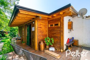 Casa à venda com 210m², 3 dormitórios, 3 suítes, 3 vagas, no bairro Ponta Grossa em Porto Alegre