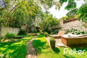 Casa à venda com 210m², 3 dormitórios, 3 suítes, 3 vagas, no bairro Ponta Grossa em Porto Alegre