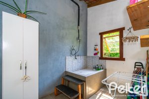 Casa à venda com 210m², 3 dormitórios, 3 suítes, 3 vagas, no bairro Ponta Grossa em Porto Alegre