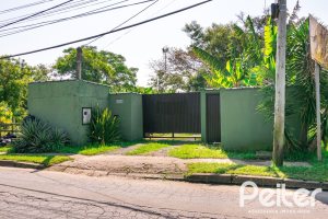 Casa à venda com 210m², 3 dormitórios, 3 suítes, 3 vagas, no bairro Ponta Grossa em Porto Alegre
