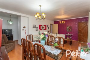 Casa à venda com 238m², 4 dormitórios, 1 suíte, 2 vagas, no bairro Ipanema em Porto Alegre