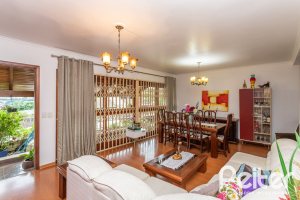 Casa à venda com 238m², 4 dormitórios, 1 suíte, 2 vagas, no bairro Ipanema em Porto Alegre