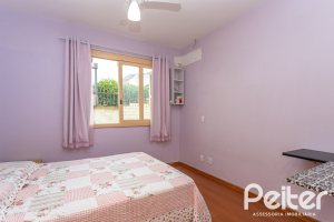 Casa à venda com 238m², 4 dormitórios, 1 suíte, 2 vagas, no bairro Ipanema em Porto Alegre