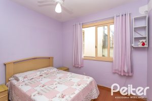 Casa à venda com 238m², 4 dormitórios, 1 suíte, 2 vagas, no bairro Ipanema em Porto Alegre