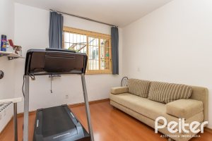Casa à venda com 238m², 4 dormitórios, 1 suíte, 2 vagas, no bairro Ipanema em Porto Alegre