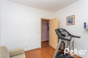 Casa à venda com 238m², 4 dormitórios, 1 suíte, 2 vagas, no bairro Ipanema em Porto Alegre