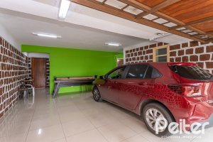 Casa à venda com 238m², 4 dormitórios, 1 suíte, 2 vagas, no bairro Ipanema em Porto Alegre