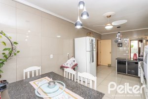 Casa à venda com 238m², 4 dormitórios, 1 suíte, 2 vagas, no bairro Ipanema em Porto Alegre