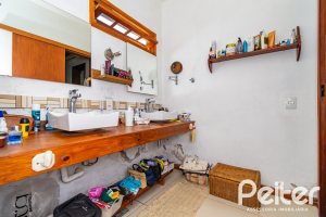 Sítio à venda com 210m², 3 dormitórios, 3 suítes, 3 vagas, no bairro Ponta Grossa em Porto Alegre