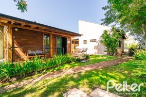 Sítio à venda com 210m², 3 dormitórios, 3 suítes, 3 vagas, no bairro Ponta Grossa em Porto Alegre