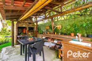 Sítio à venda com 210m², 3 dormitórios, 3 suítes, 3 vagas, no bairro Ponta Grossa em Porto Alegre