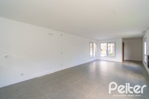 Casa à venda com 210m², 3 dormitórios, 2 suítes, 2 vagas, no bairro Jardim Isabel em Porto Alegre