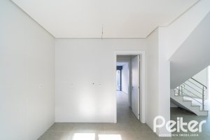 Casa à venda com 210m², 3 dormitórios, 2 suítes, 2 vagas, no bairro Jardim Isabel em Porto Alegre