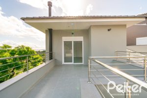 Casa à venda com 210m², 3 dormitórios, 2 suítes, 2 vagas, no bairro Jardim Isabel em Porto Alegre